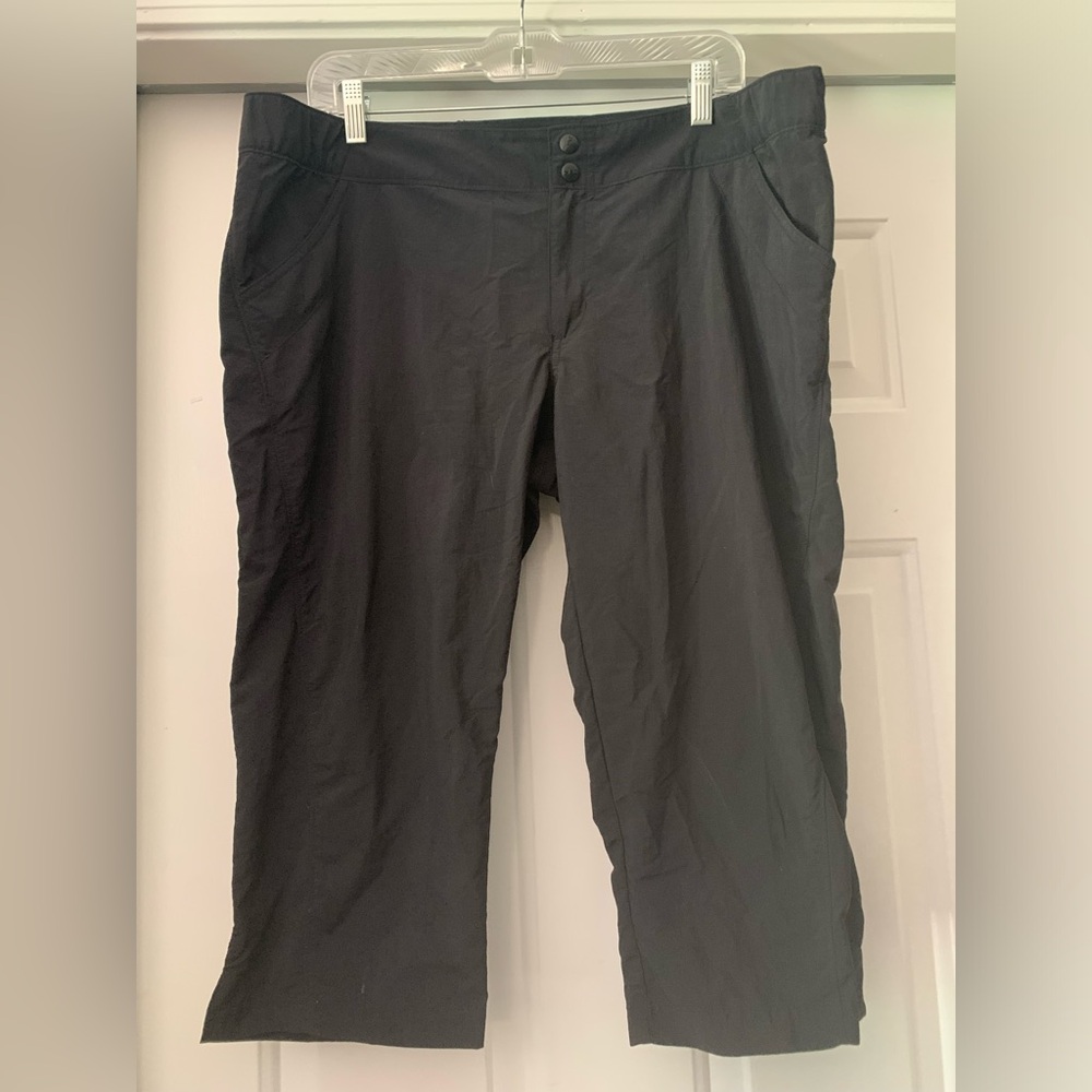 Columbia PFG womens athletic capri pants size L
